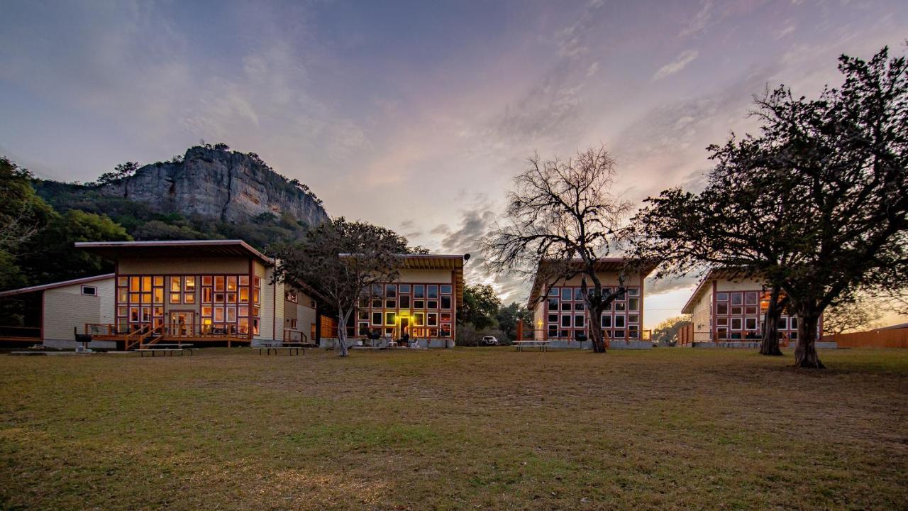 Seven Bluff Cabins Concan Zewnętrze zdjęcie