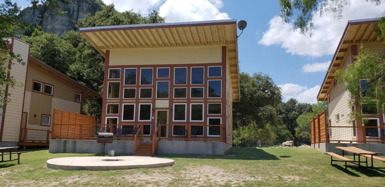 Seven Bluff Cabins Concan Zewnętrze zdjęcie