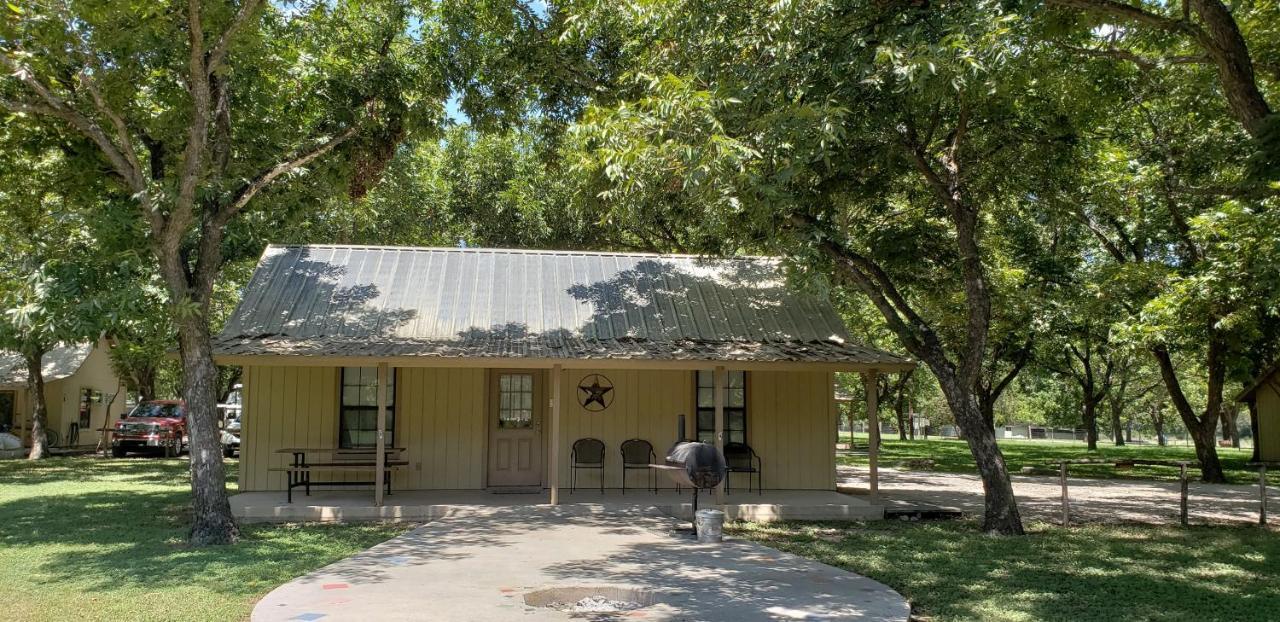 Seven Bluff Cabins Concan Zewnętrze zdjęcie