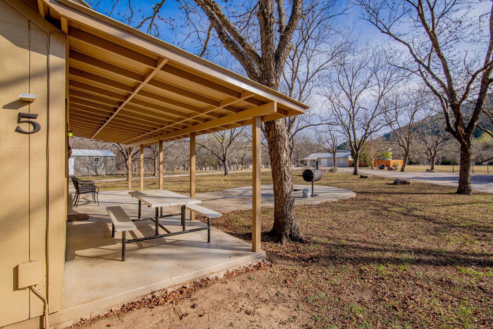 Seven Bluff Cabins Concan Zewnętrze zdjęcie
